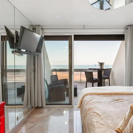 Joker Heliopolis Seafront With Panoramic Sea View アグド